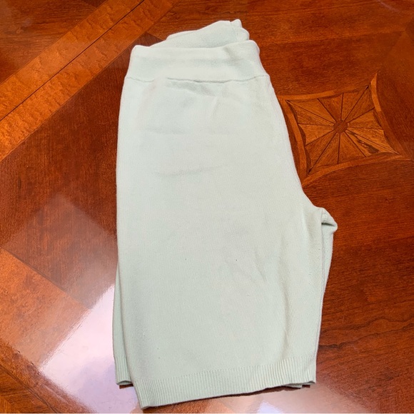 Wilfred shorts. Size large. Cotton with stretch. Mint green. Good condition. - Picture 5 of 7